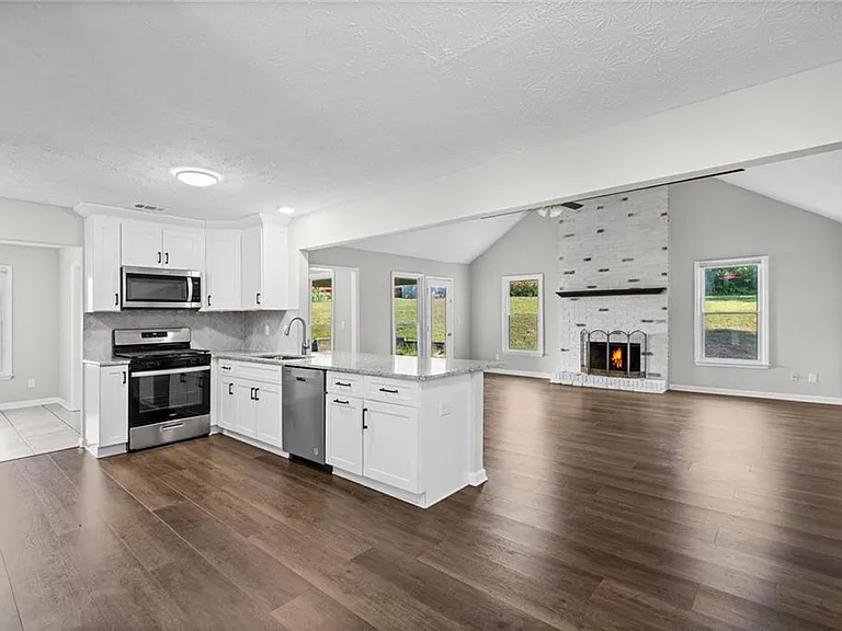 1194 Meadow Oaks Dr NW — Photo 10