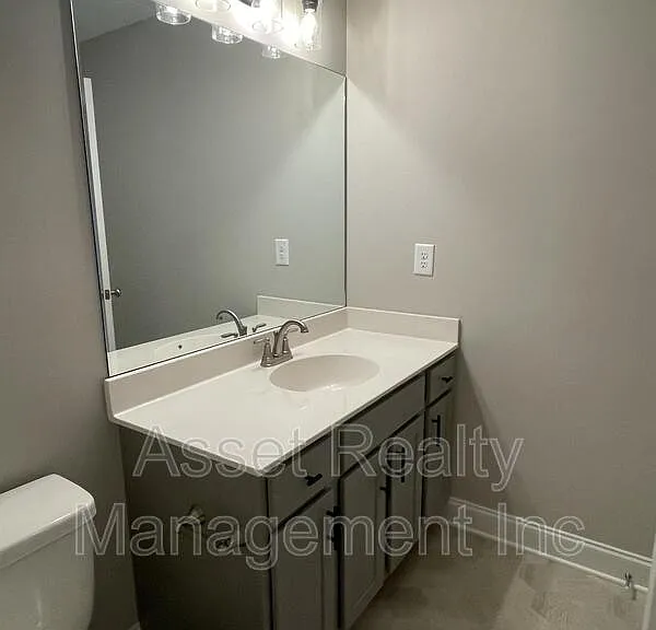 338 Broadberry Ave — Photo 11
