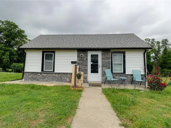 216 N 24th St, Lexington, MO 64067