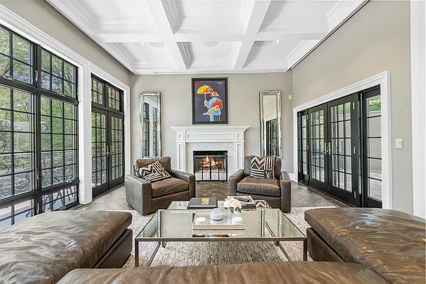 Sold by PRENDAMANO REAL ESTATE | media 9