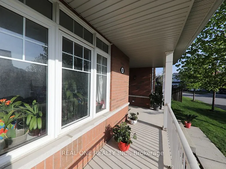 29 Duckfield Cres — Photo 4