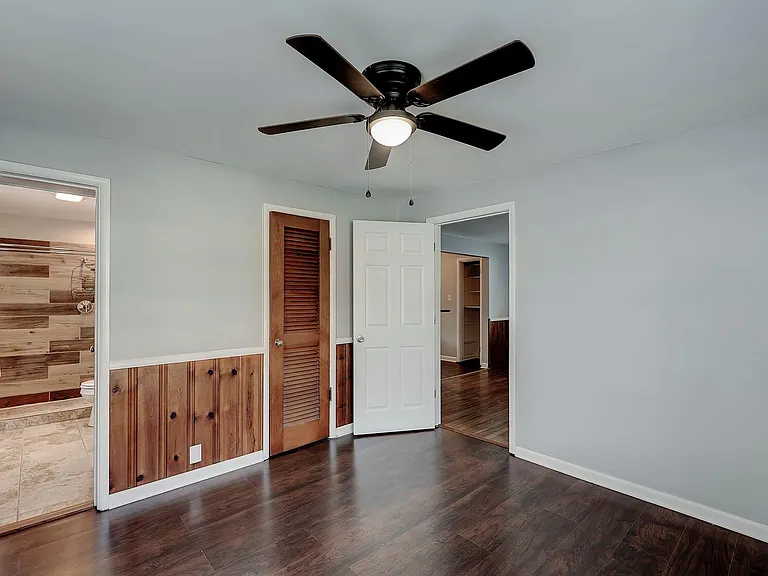 4449 Kingsley Dr — Photo 7