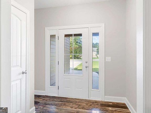 3rd image of 16 Round Rock Cir NE