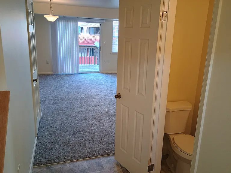 402 Terry Ct — Photo 4
