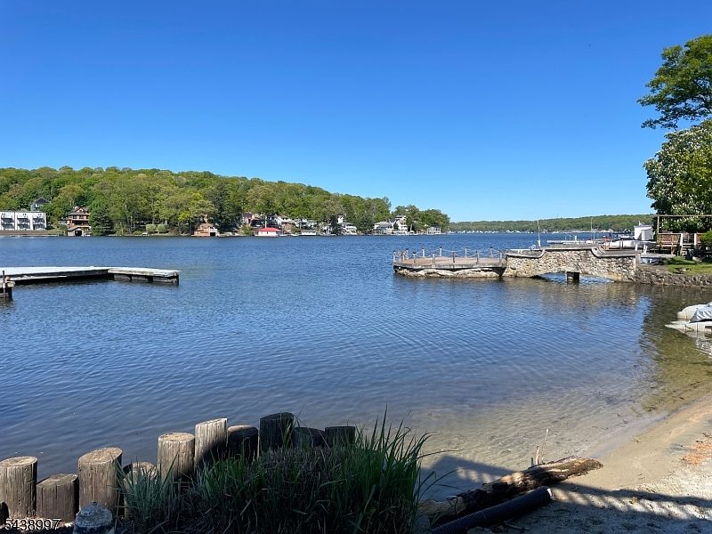 1st image of 431 Lakeside Blvd #9