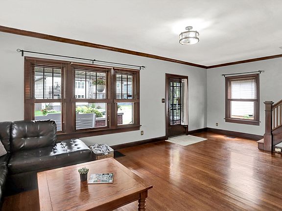 4th image of 2217 Nowland Ave