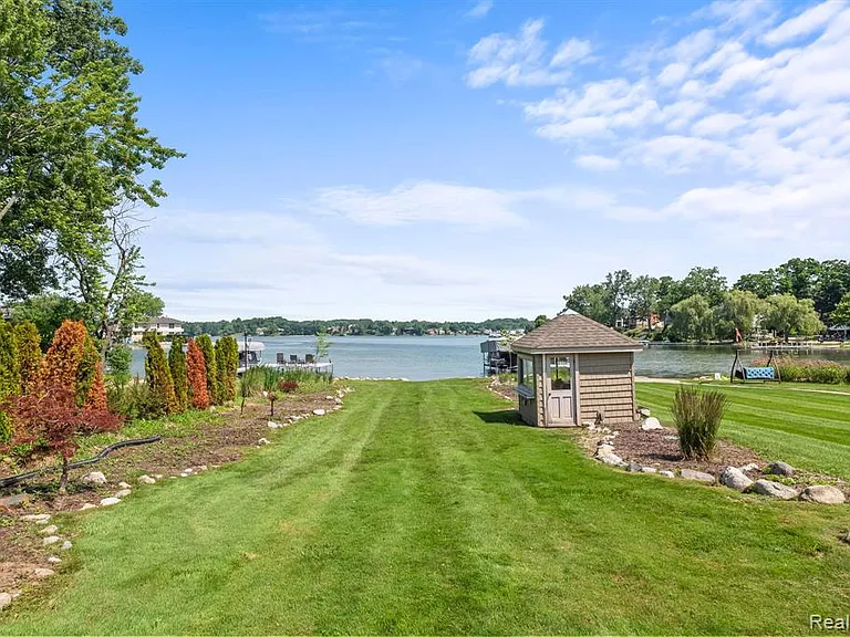 2380 Walnut Lake Rd — Photo 31