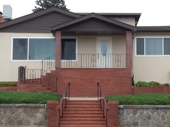 653 Hawthorne St, Monterey, CA 93940