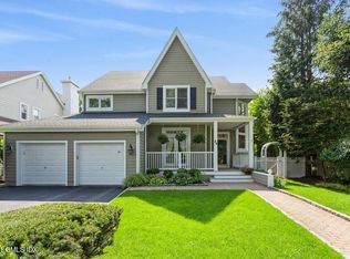 24 Brownhouse Rd, Old Greenwich, CT 06870