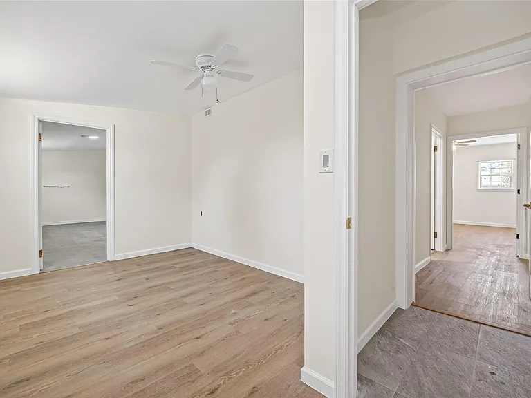7950 Longridge Dr — Photo 17