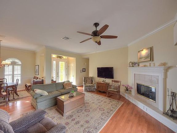 4th image of 1324 Crystal Greens Dr