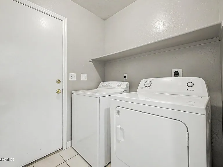 905 E Potter Dr — Photo 19