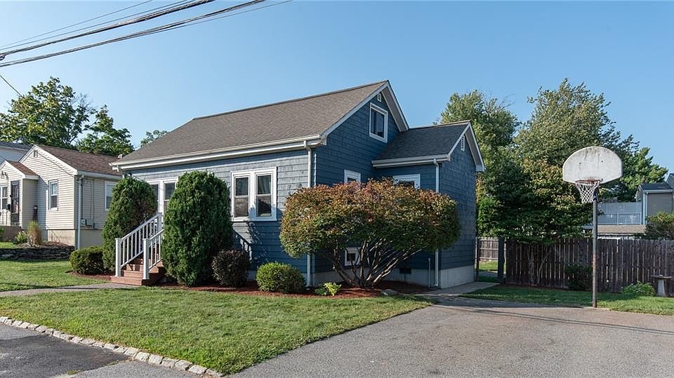 1st image of 34 Ivan St