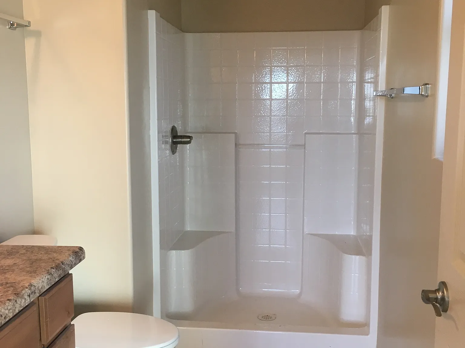3 bed, 2.5 bath, 1320 sqft, $2,200 — Photo 3