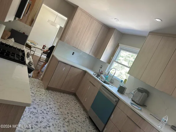 11 Deborah Pl, Oakhurst, NJ 07755