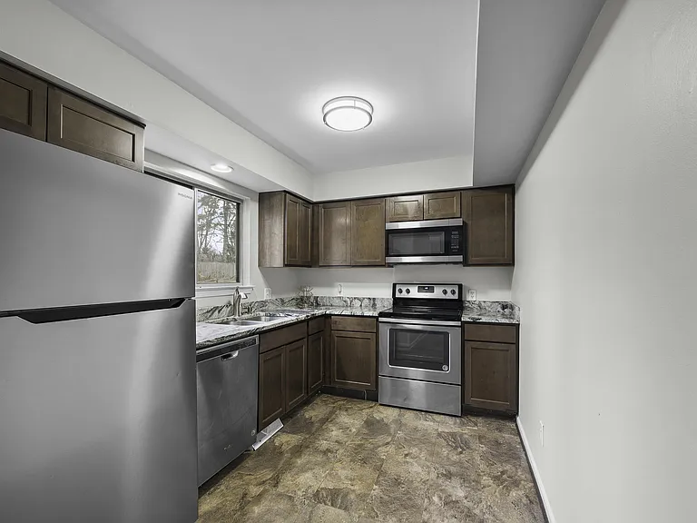 2245 S Commerce Rd — Photo 17