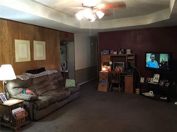 5th image of 200 W Oaks Cir