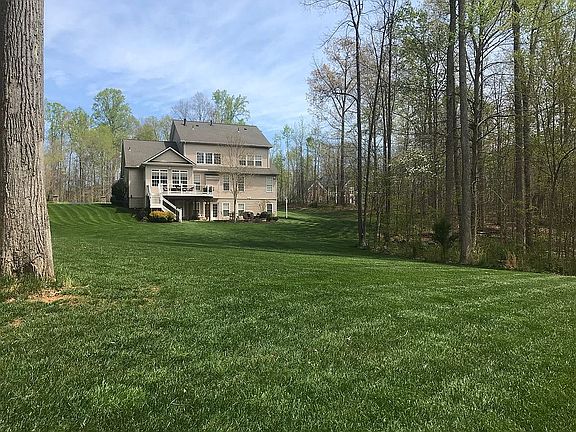 5th image of 18 Millstone Dr
