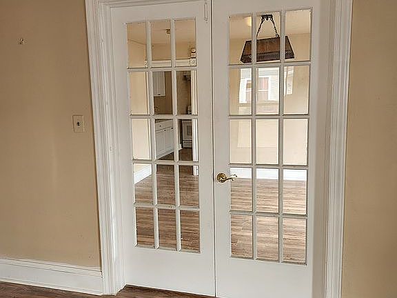3rd image of 900 Merchant St