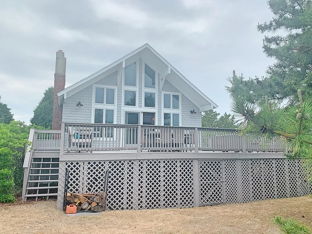 3 bed, 2.0 bath, 1550 sqft, $4,000 — Photo 1