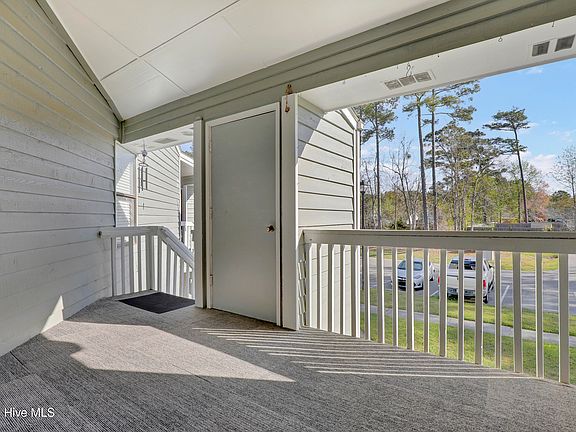 3rd image of 702 -488 Azalea Drive