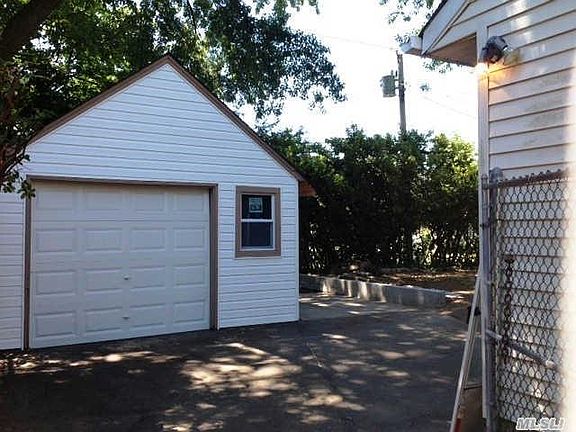 3rd image of 726 Woodside Dr