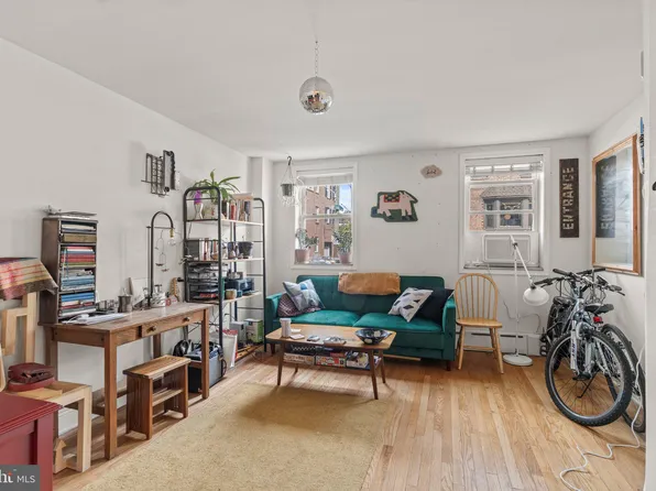 822 Fitzwater St, Philadelphia, PA 19147