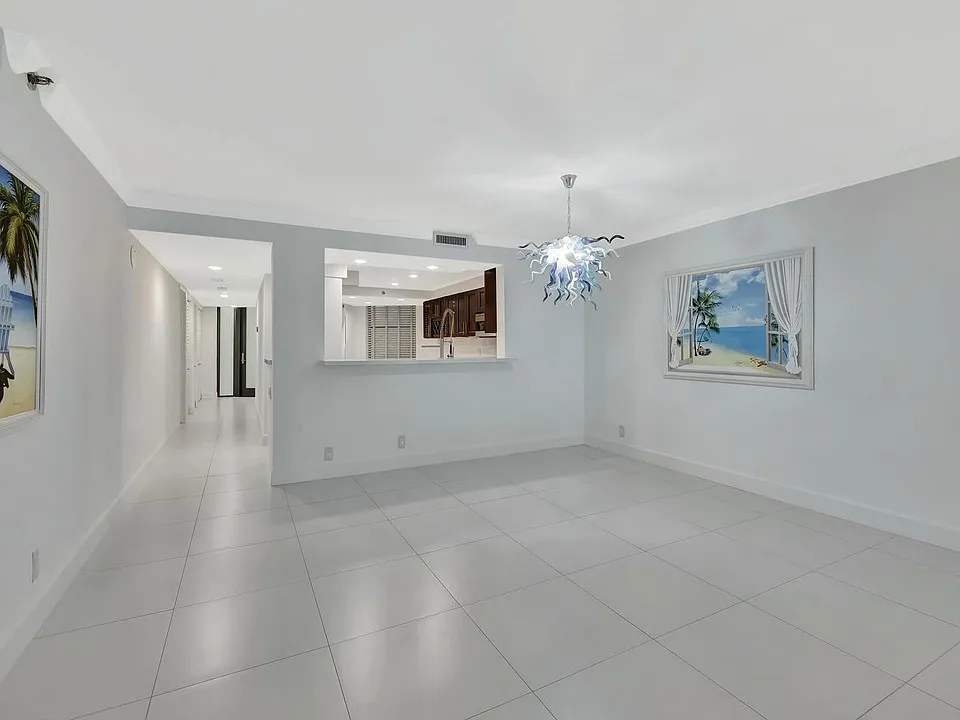 1167 Hillsboro Mile #405