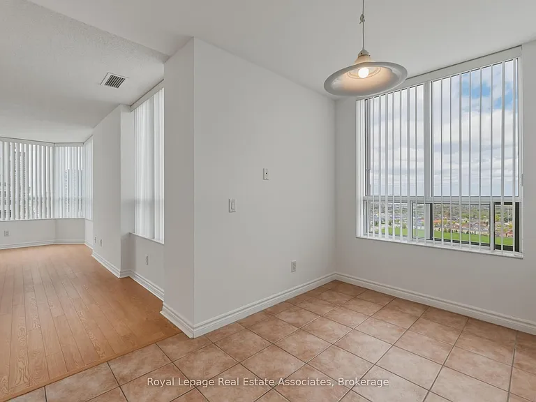 25 Kingsbridge Garden Cir #2424 — Photo 2