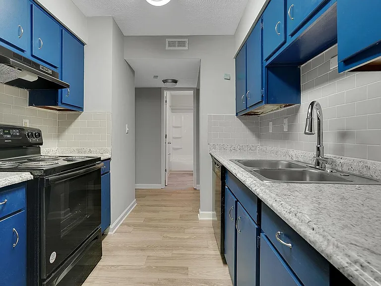 Springhurst East Apartments — Photo 14