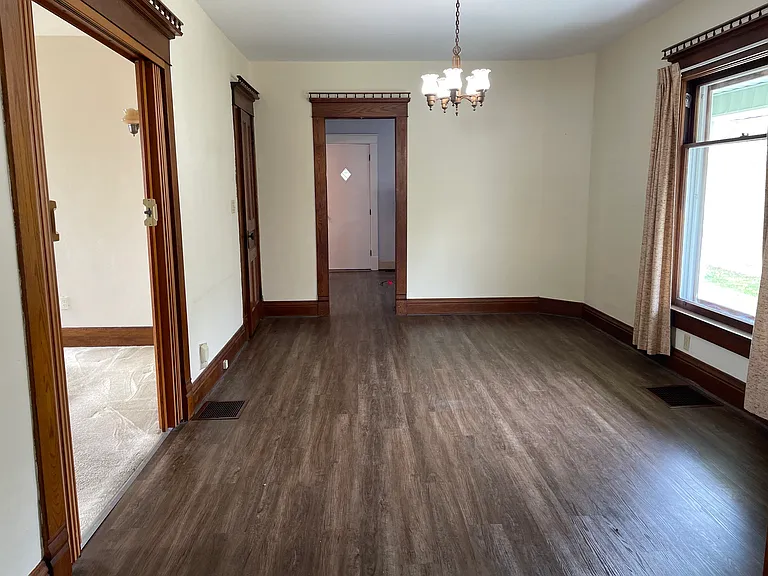 1055 E Market St — Photo 7