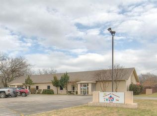 910 Granbury St, Cleburne, TX 76033