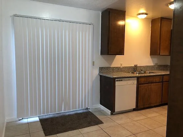 888 Greenfield Ave #F — Photo 6