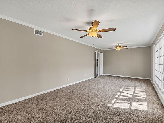 4th image of 1035 Parker Dr