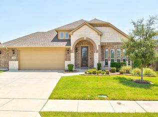 8208 Canyon Dr, Aubrey, TX 76227
