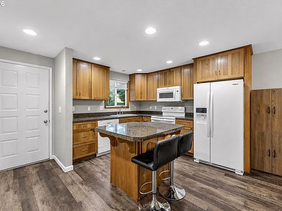 3rd image of 4117 NE 8th St