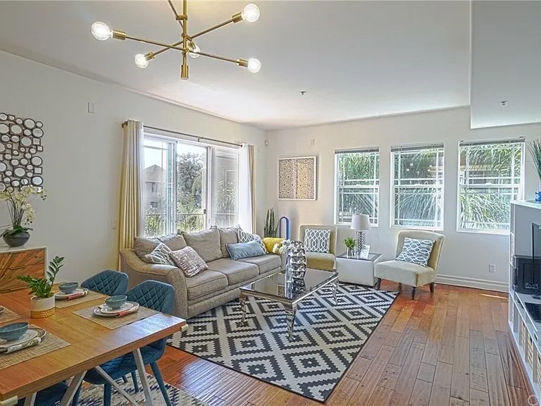 917 S New Hampshire Ave #315 — Photo 5
