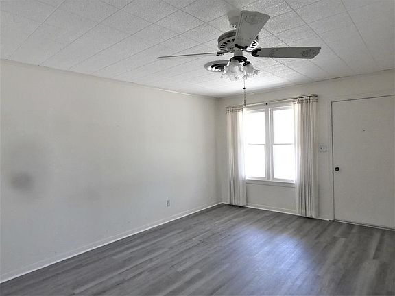 5th image of 1902 Emily Dr