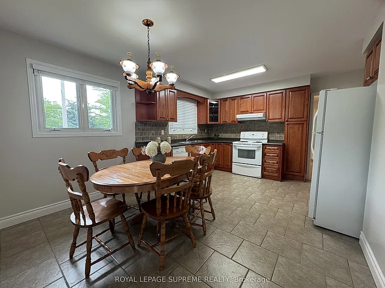 966 Lovingston Cres — Photo 13