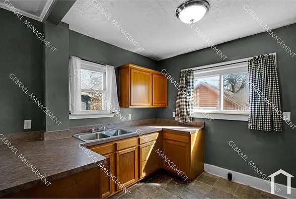 2309 Brown St — Photo 7