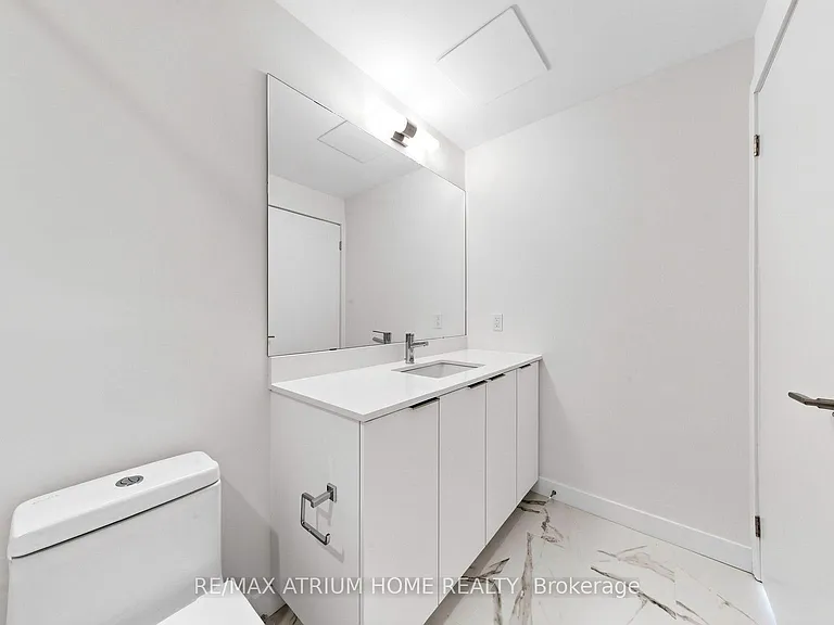 7 Golden Lion Hts #1001 — Photo 23