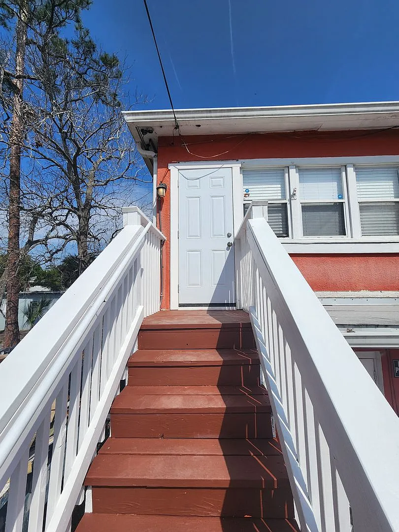 2 Bedroom 1 Bath Apartment Home — Photo 1