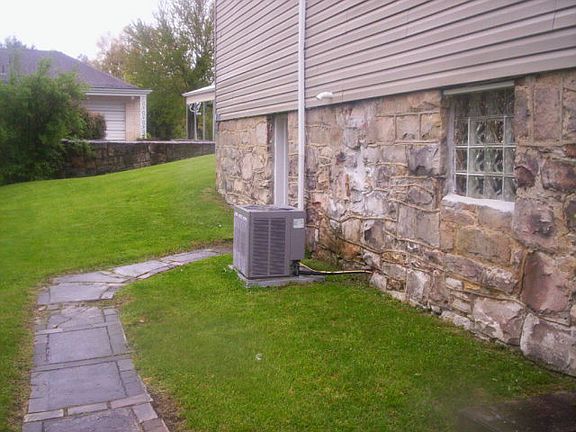 2nd image of 610 N Kanawha St