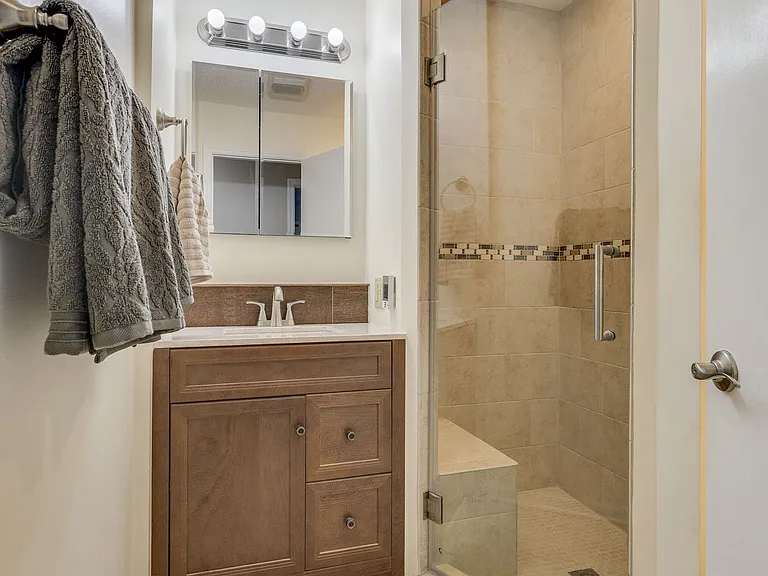 5013 Emerald Dr — Photo 9
