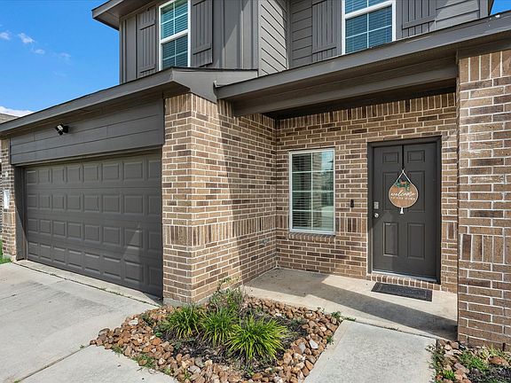 4th image of 5455 Pinetree Crescent Ln