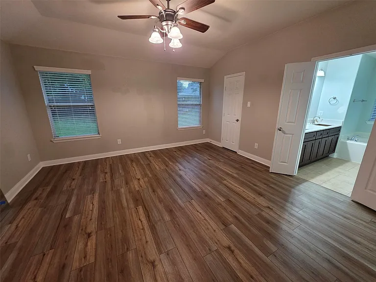 3011 Crescent Oaks Park Ln — Photo 14