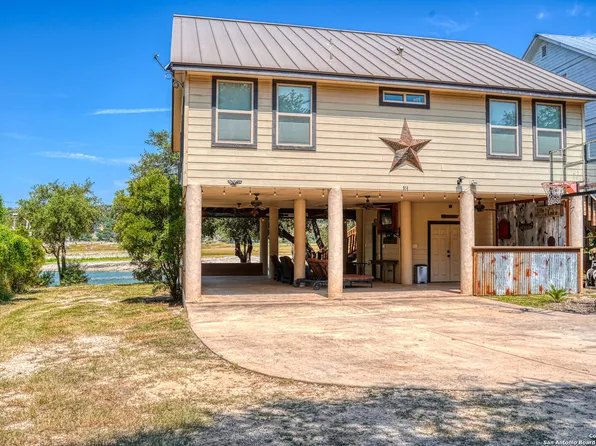 914 Pebble Beach Dr NW, Lakehills, TX 78063