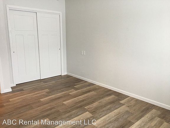 4th image of 915 S Superior St APT 12