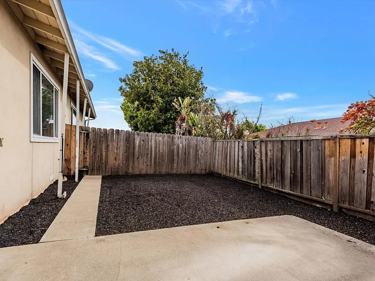 Martell Ave — Photo 17