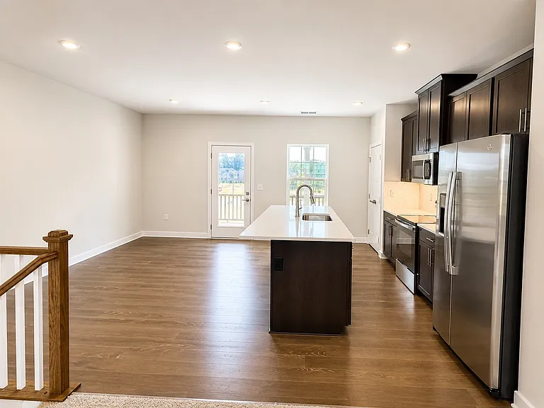 3020 Zuma St — Photo 3
